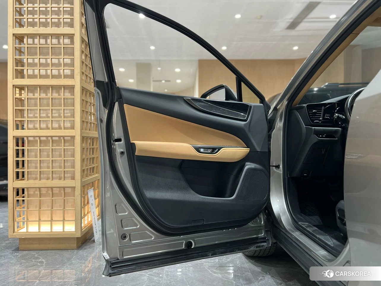 Lexus NX 2023 Серебристо-серый из Китая, фото 6