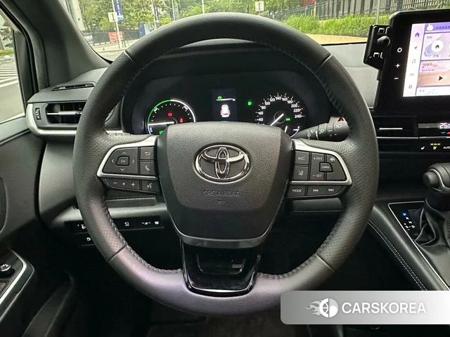 Toyota Saina 2025 Серебристо-серый из Китая, фото 6