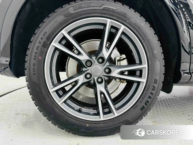 Audi Q5L 2021 Черный из Китая, фото 6