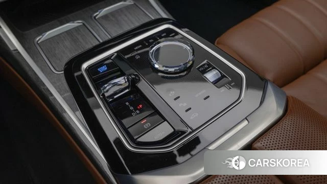 BMW i7 (G70) 2025 Серебряный двухцветный из Кореи, фото 6