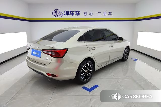 Roewe i5 2021 Желтый из Китая, фото 6