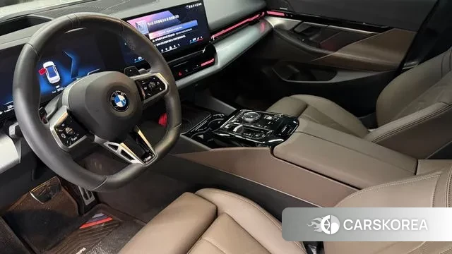 BMW 5 Series (G60) 2023 Белый из Кореи, фото 6