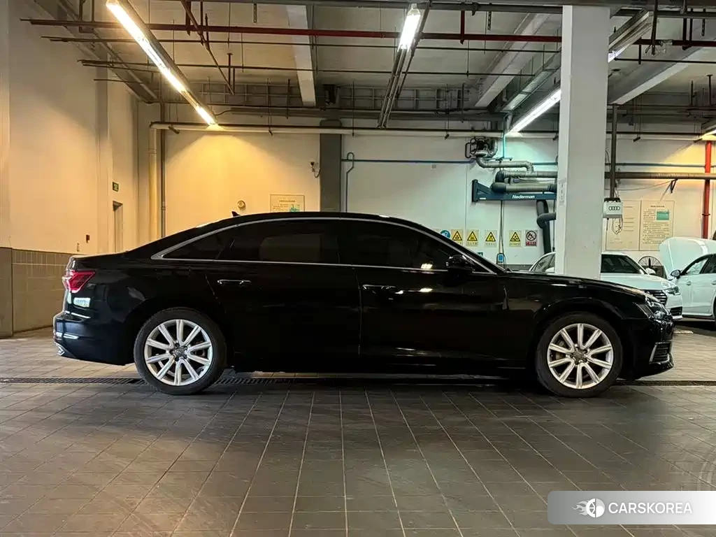 Audi A6L 2021 Черный из Китая, фото 6