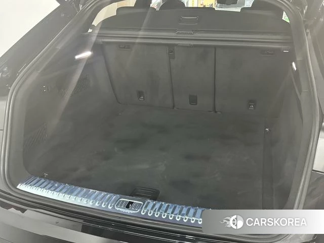 Audi Q8 2021 Черный из Китая, фото 6