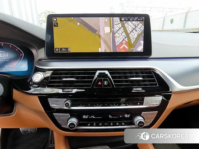 BMW 5 Series (G30) 2023 Белый из Кореи, фото 6