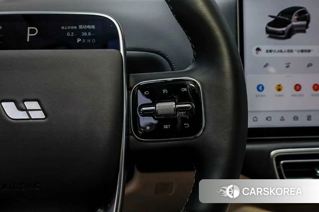 Ideal car Ideal L8 2025 Серебристо-серый из Китая, фото 6