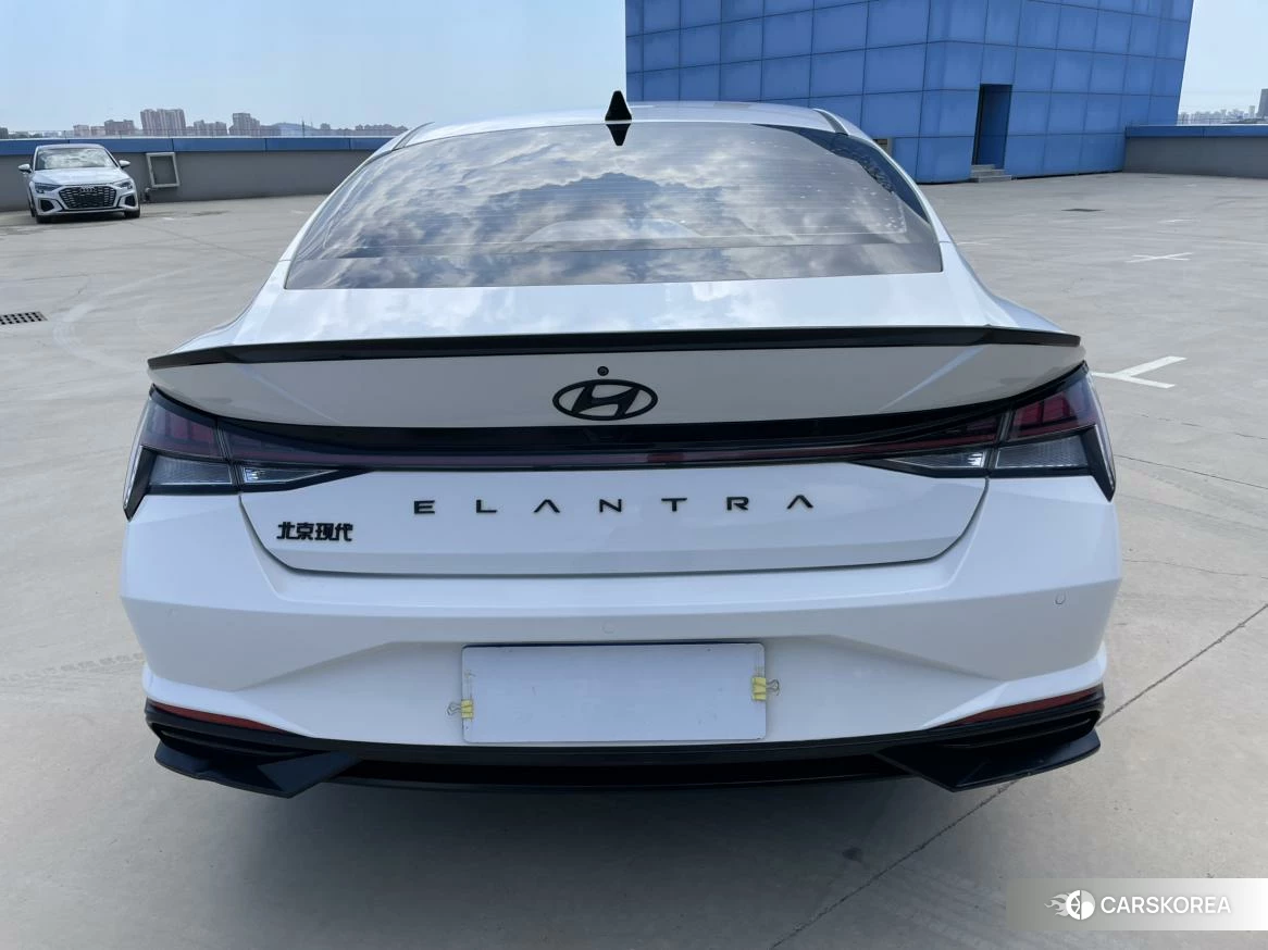 Hyundai Elantra 2022 Белый из Китая, фото 6