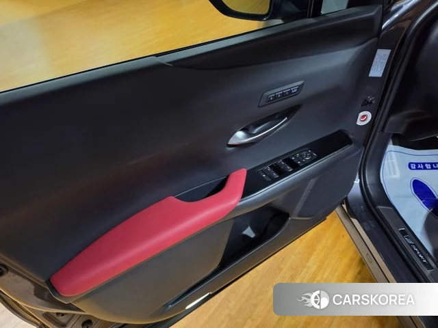 Lexus UX300h 2026 Серый из Кореи, фото 6