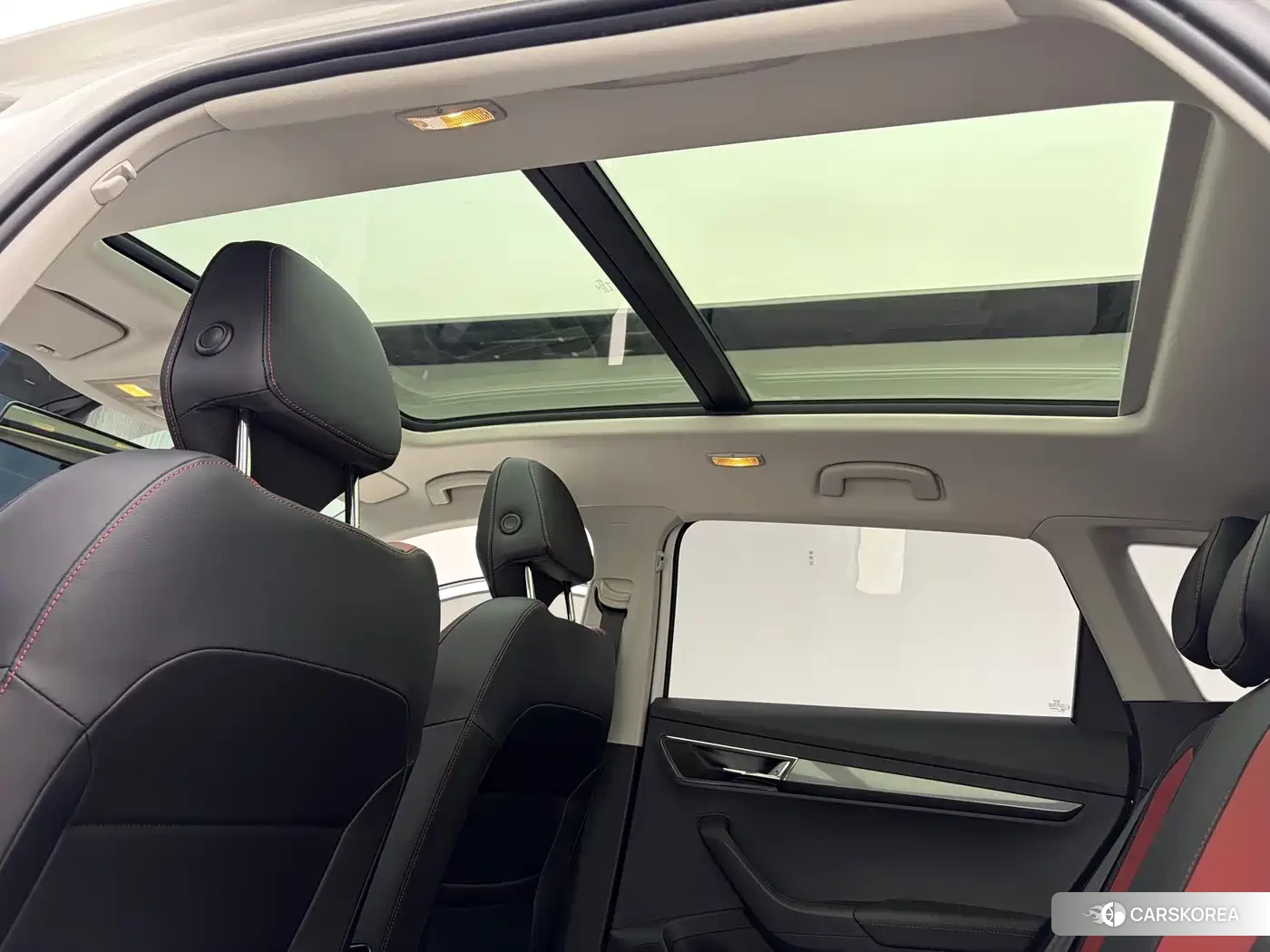Skoda Karoq 2022 Белый из Китая, фото 6