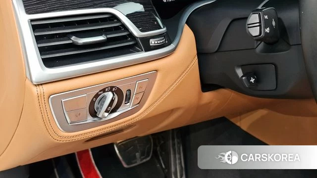 BMW 7 Series (G11) 2020 Жемчужный цвет из Кореи, фото 6