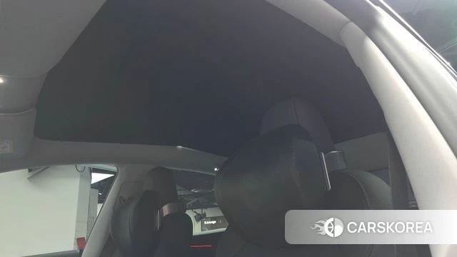 Tesla Model Y 2025 Черный из Кореи, фото 6
