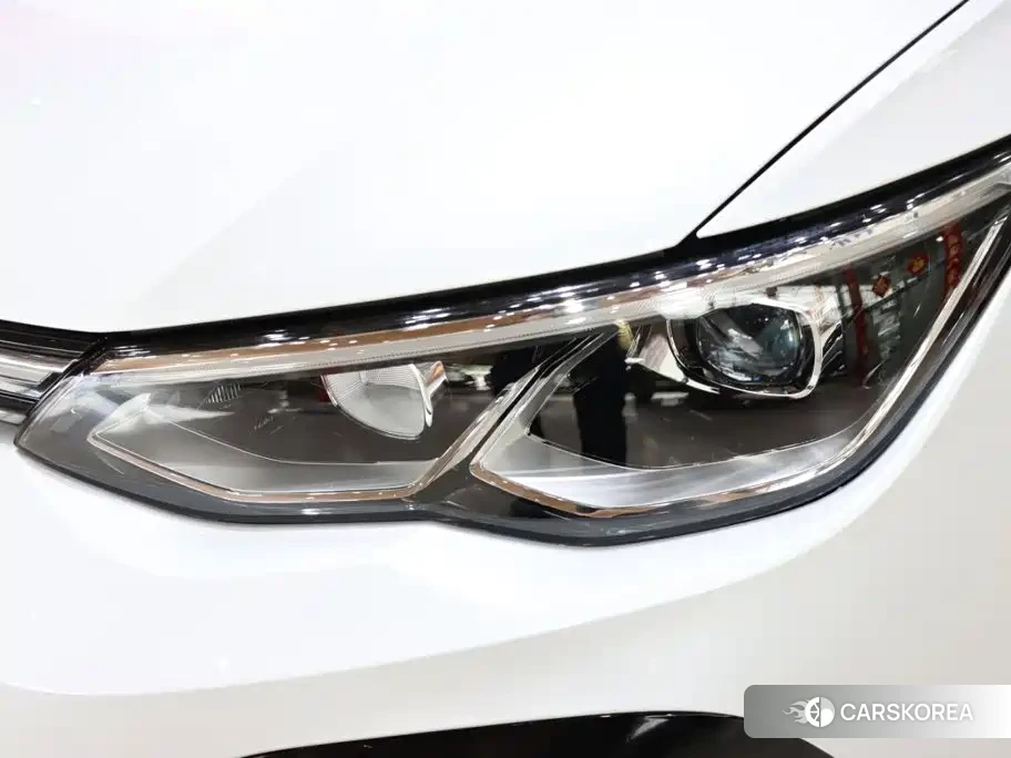 Volkswagen Golf 2024 Белый из Китая, фото 6