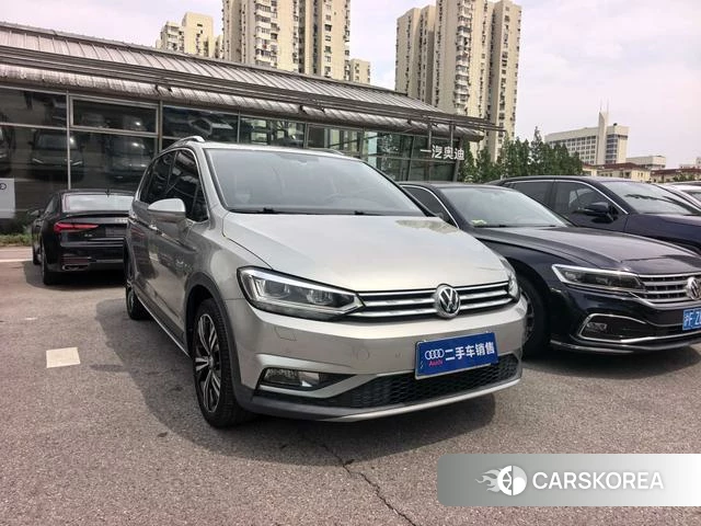 Volkswagen Touran L 2021 Серебристо-серый из Китая, фото 6