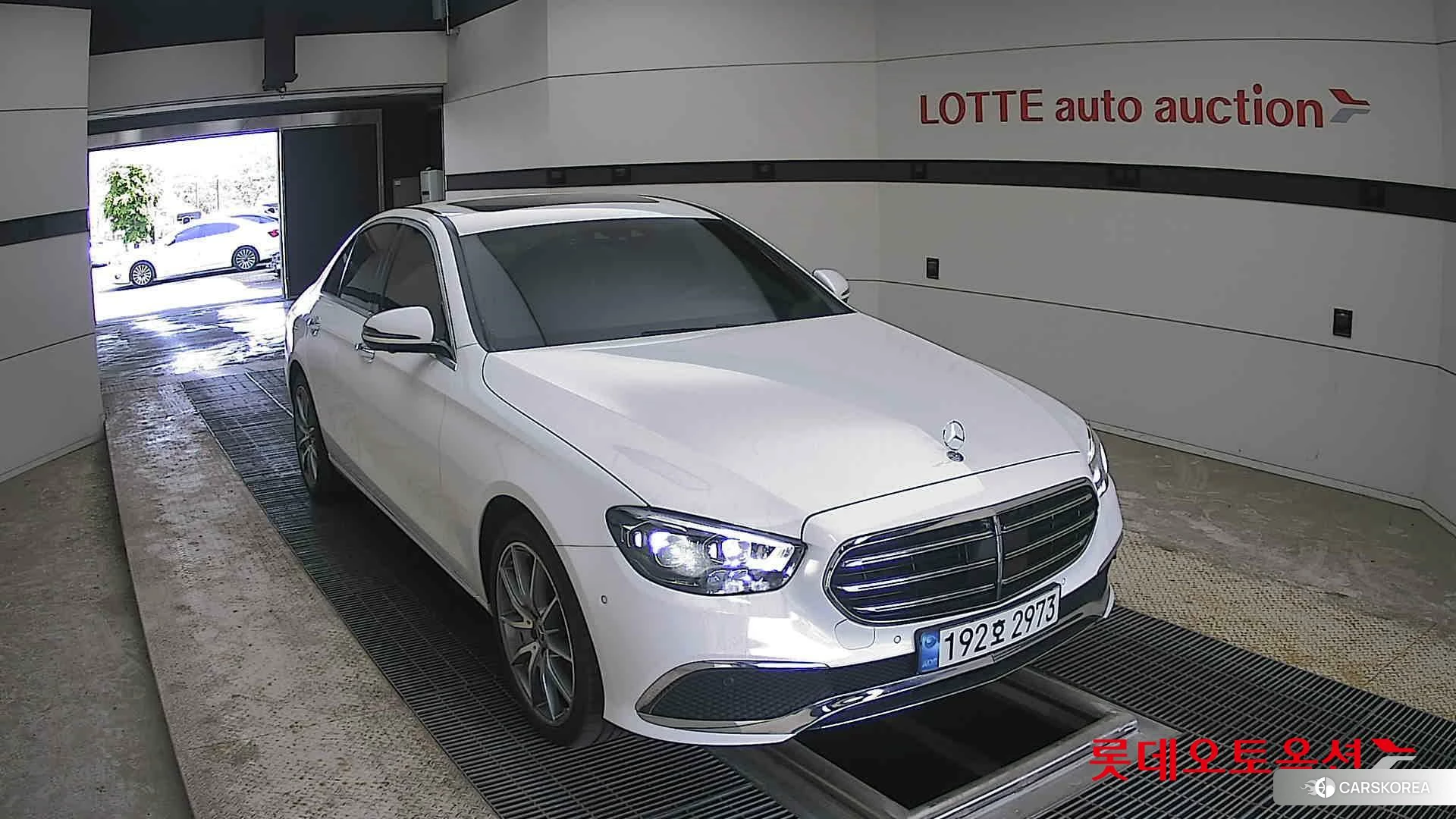 Mercedes-Benz Mercedes-Benz E300 e 4MATIC 2022 149-POLAR WHITE (BENZ) из Кореи, фото 6