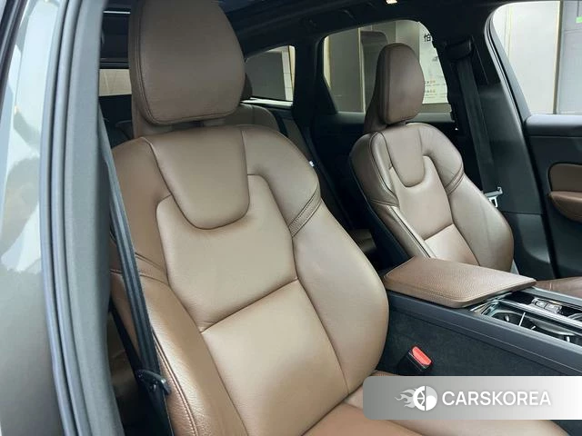 Volvo XC60 2022 Темно-серый из Китая, фото 6