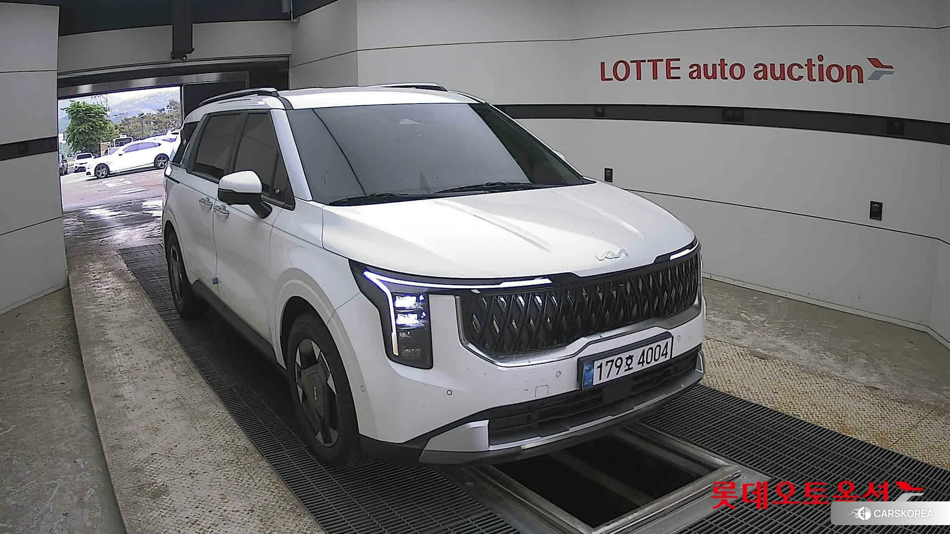 Kia Carnival Hybrid 2025 Snow White Pearl из Кореи, фото 6