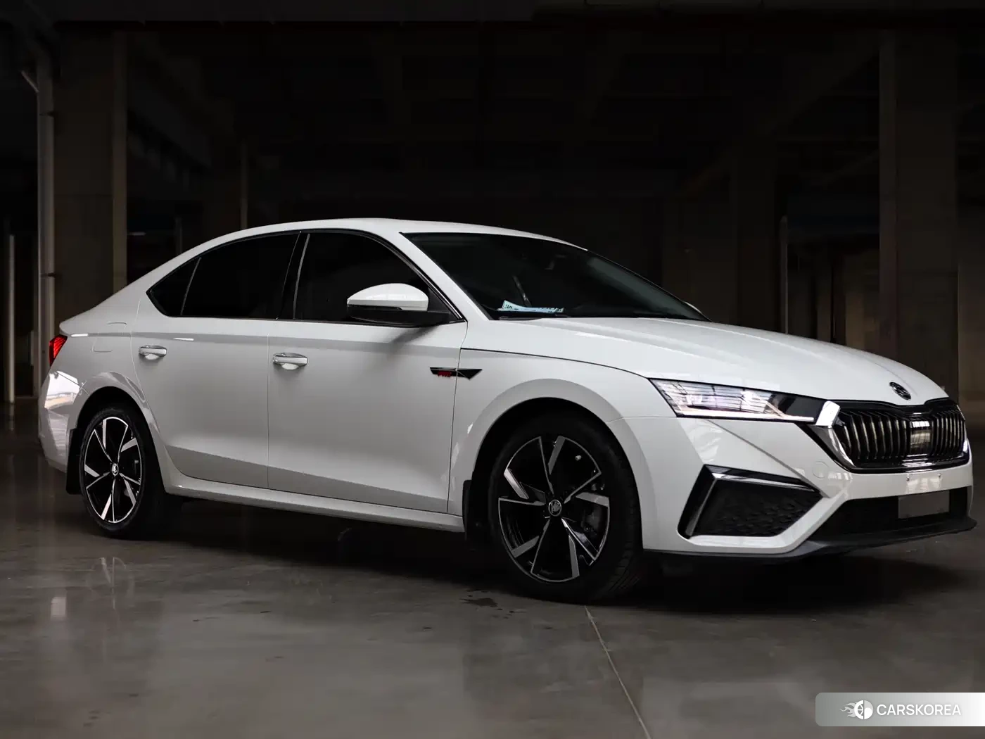 Skoda Octavia 2022 Белый из Китая, фото 6