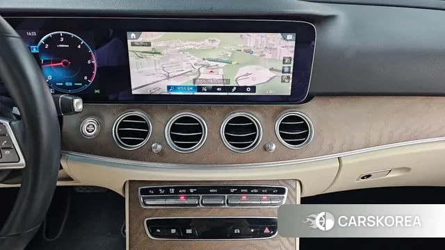 Mercedes-Benz E-Class W213 2022 Белый из Кореи, фото 6