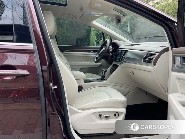 Volkswagen Weiran 2021 Красный из Китая, фото 6