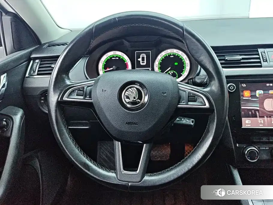 Skoda Octavia 2018 Белый из Китая, фото 6