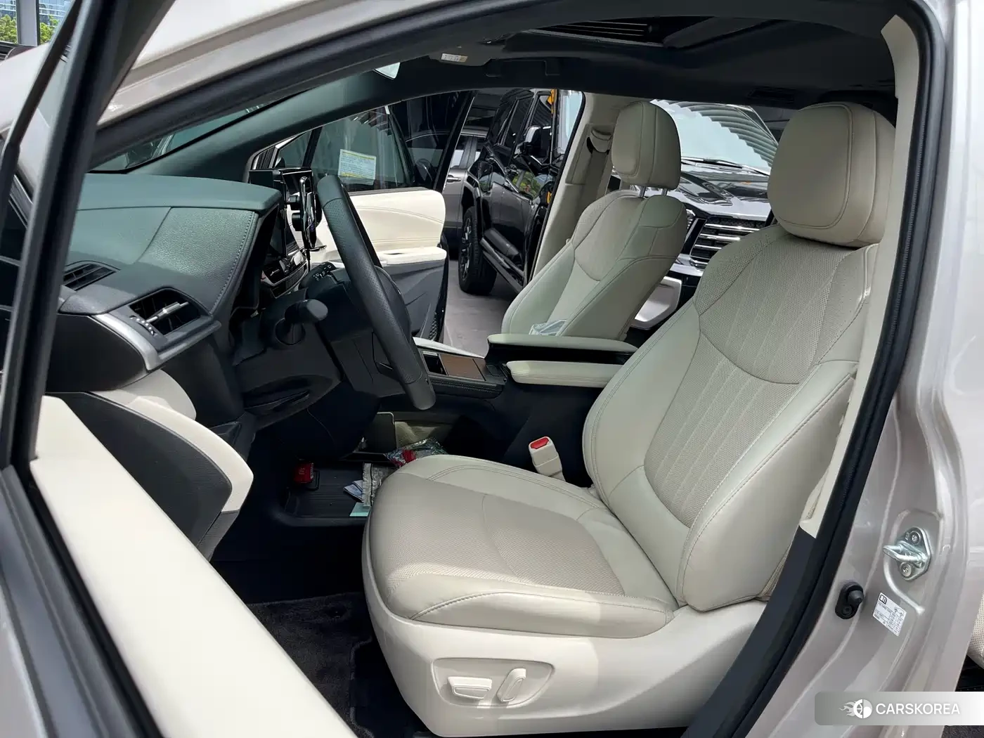 Toyota Sienna 2025 Champagne/brown из Китая, фото 6