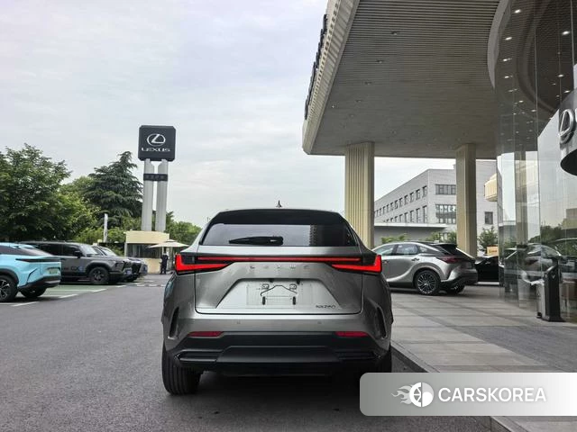 Lexus NX 2025 Серебристо-серый из Китая, фото 6