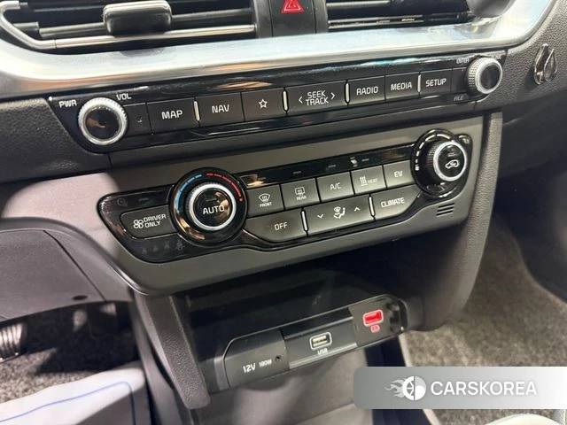 Kia Niro Plus 2022 Белый из Кореи, фото 6