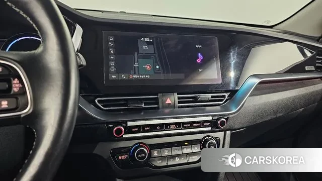 Kia Niro Plus 2023 Белый из Кореи, фото 6