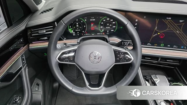 Volkswagen Touareg 3rd generation 2024 Черный из Кореи, фото 6