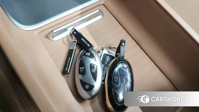 Hyundai Grandeur Hybrid (GN7) 2023 Серебряный из Кореи, фото 6