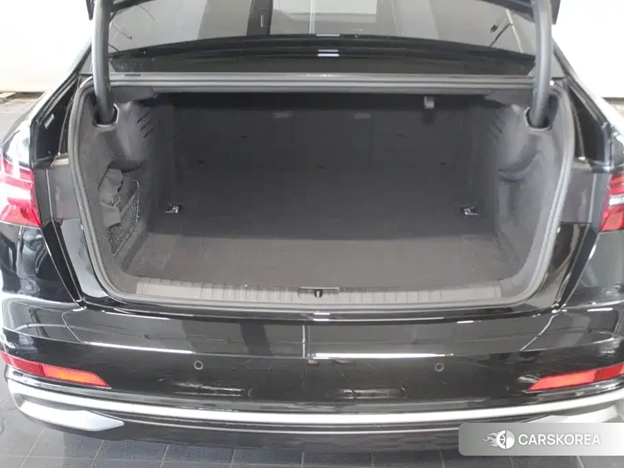 Audi A6L 2023 Черный из Китая, фото 6