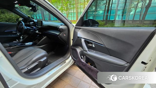 Peugeot e-2008 second generation 2022 Белый из Кореи, фото 6