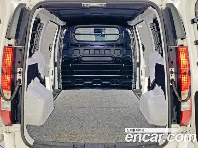 Hyundai Staria 2023 Белый из Кореи, фото 6