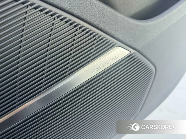 Audi Q7 2023 Черный из Китая, фото 6