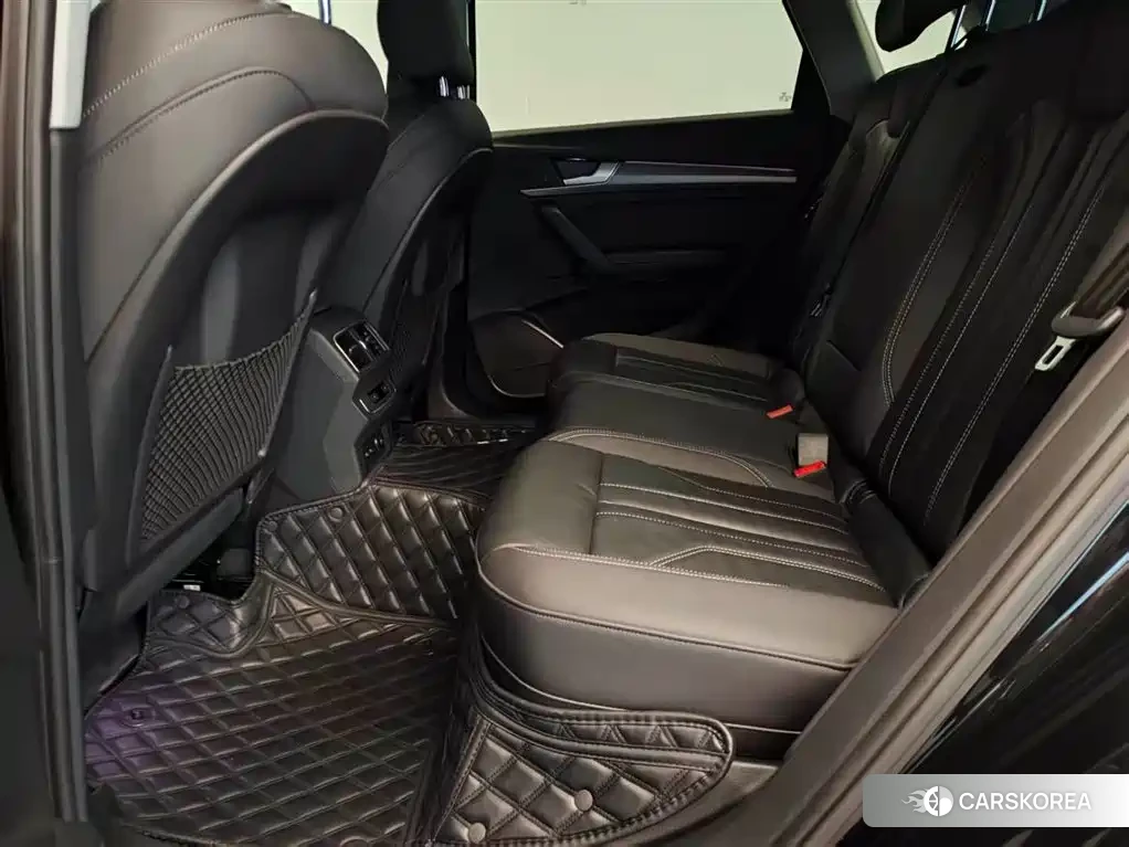Audi Q5L 2022 Черный из Китая, фото 6