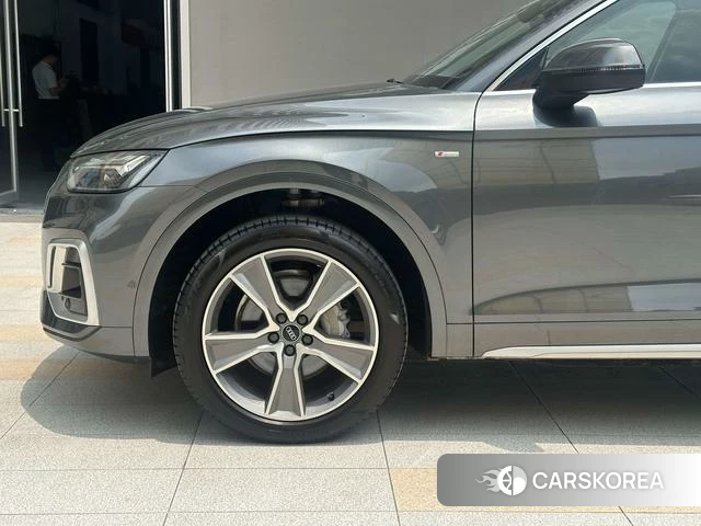 Audi Q5L 2021 Серебристо-серый из Китая, фото 6