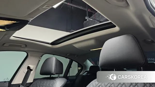 BMW 5 Series (G30) 2023 Белый из Кореи, фото 6