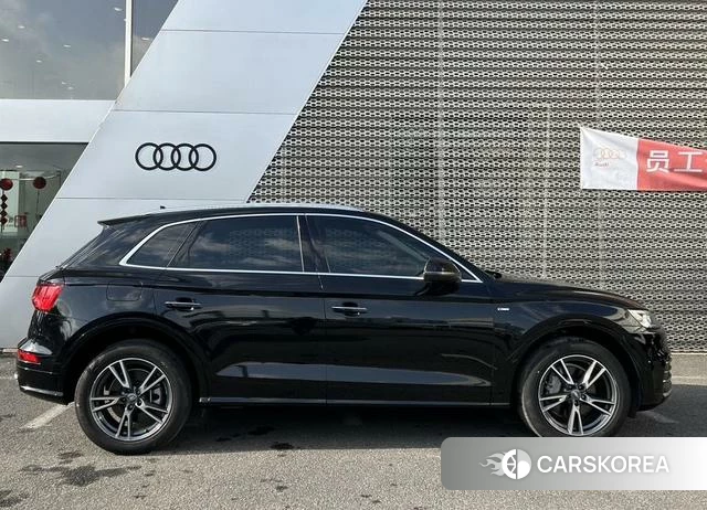 Audi Q5L 2021 Черный из Китая, фото 6