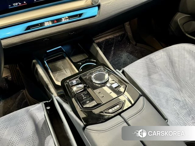 BMW 5 series 2024 Серебристо-серый из Китая, фото 6