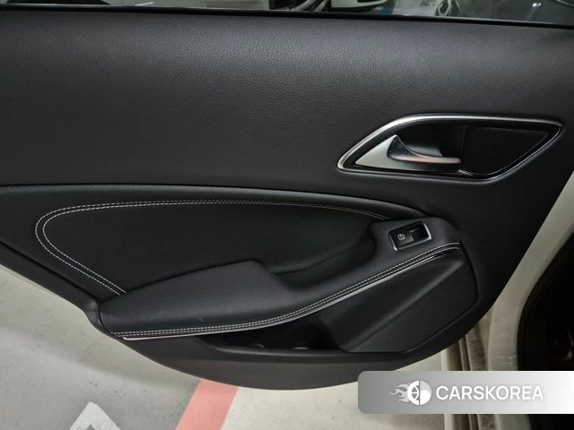 Mercedes-Benz A-Class W176 2018 Белый из Кореи, фото 6