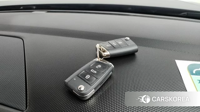 Volkswagen Tiguan Allspace 2024 Серый из Кореи, фото 6