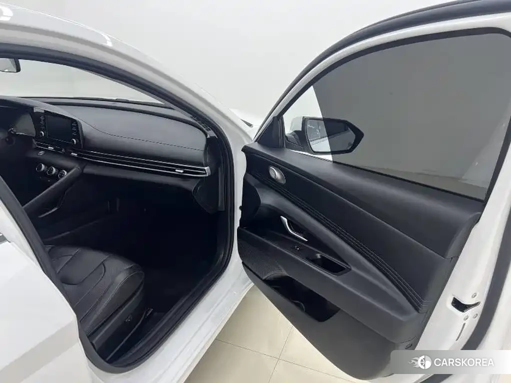 Hyundai Elantra 2023 Белый из Китая, фото 6