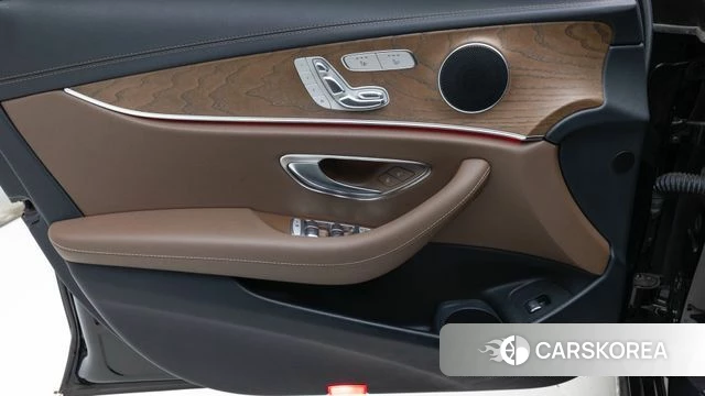 Mercedes-Benz E-Class W213 2021 Черный из Кореи, фото 6