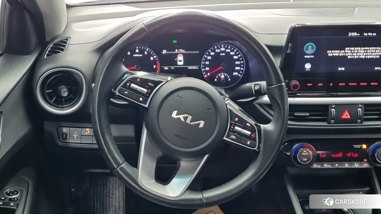 Kia The New K3 2nd generation 2021 Белый из Кореи, фото 6