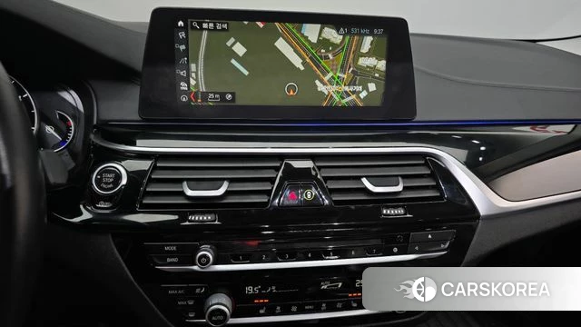 BMW 5 Series (G30) 2018 Белый из Кореи, фото 6