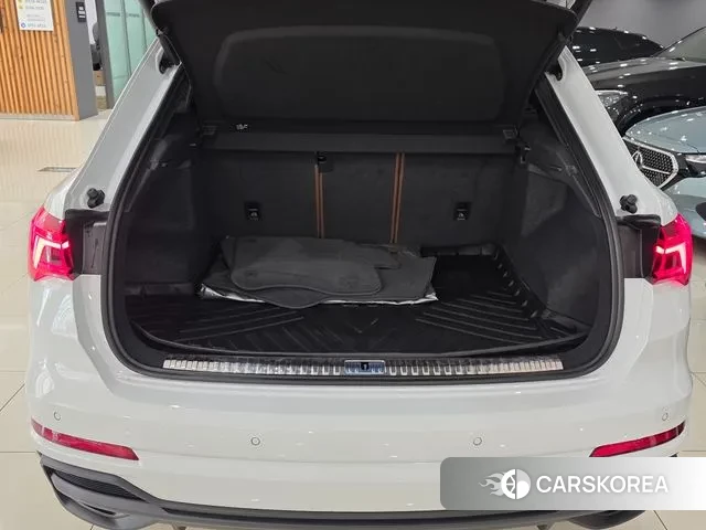 Audi Q3 (F3) 2023 Белый из Кореи, фото 6