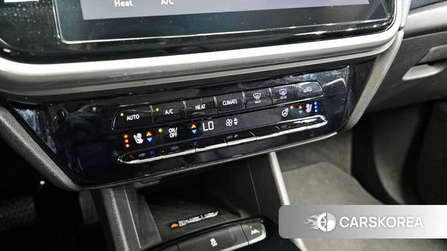 Chevrolet (GM Daewoo) Bolt EUV 2022 Серебристо-серый из Кореи, фото 6