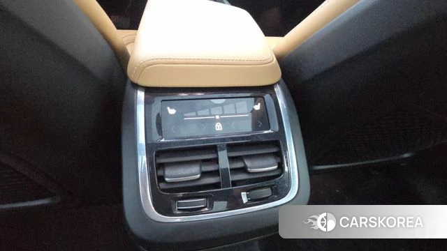 Volvo XC60 second Generation 2023 Белый из Кореи, фото 6