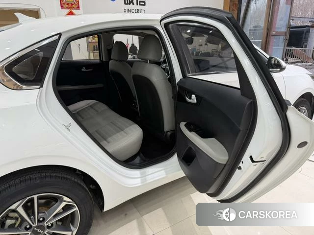 Kia K3 2024 Белый из Китая, фото 6