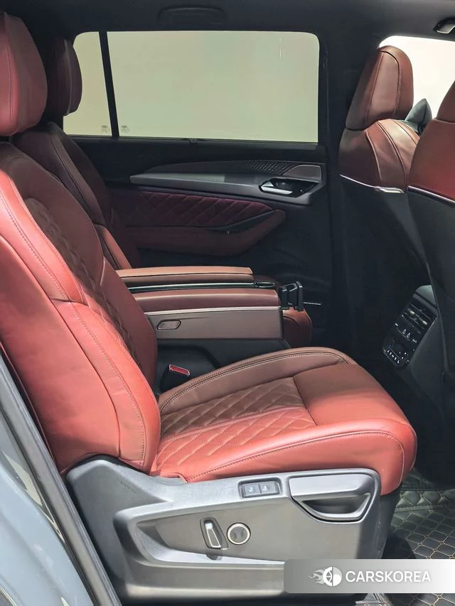 Audi Q6 2024 Темно-серый из Китая, фото 6